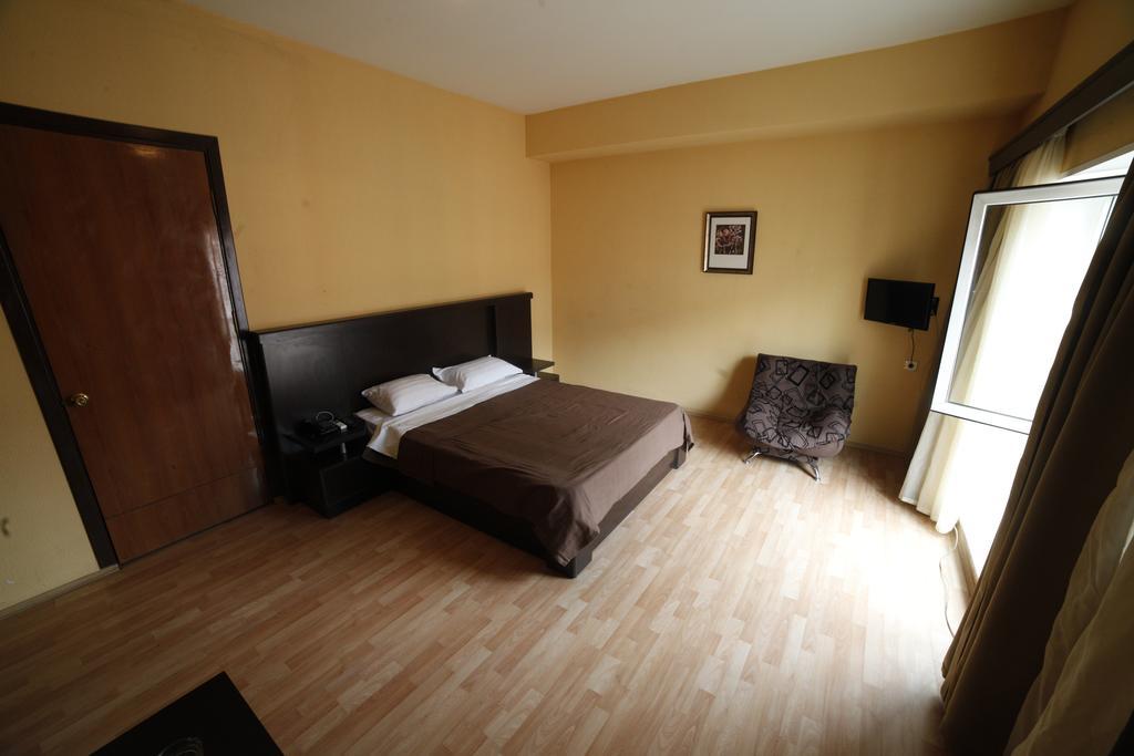 Avenue Hotel Tbilisi Zimmer foto