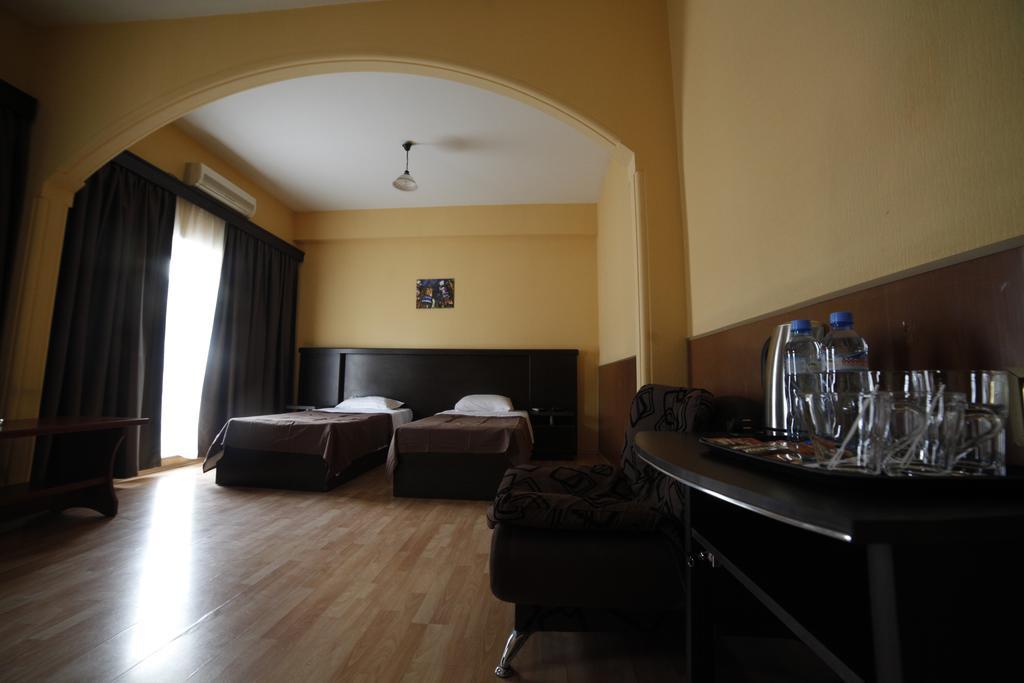 Avenue Hotel Tbilisi Zimmer foto