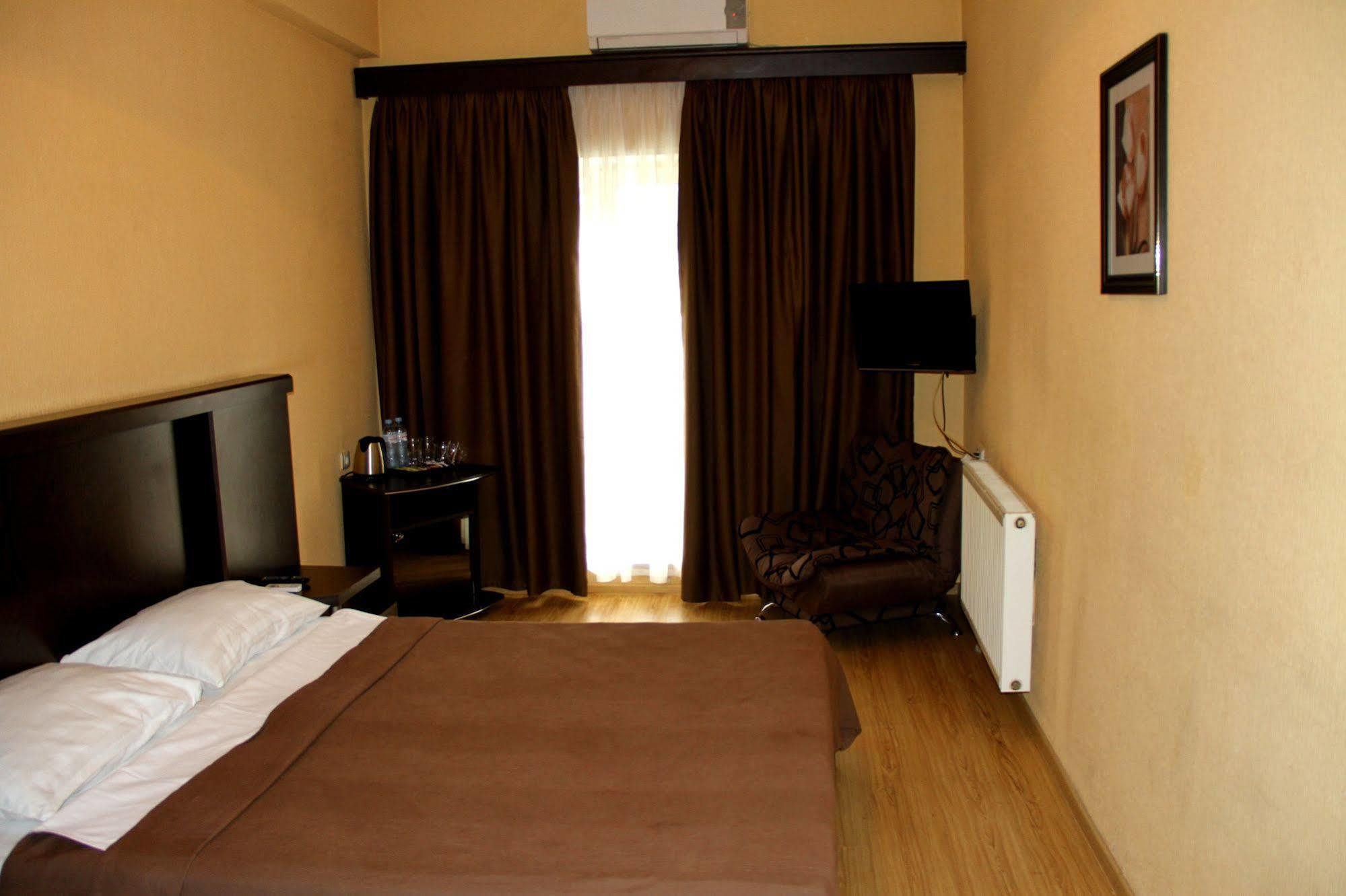 Avenue Hotel Tbilisi Exterior foto